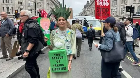 Numerous Protesters Gather in Downtown London to Challenge Trump's Return Diplomatic Journey